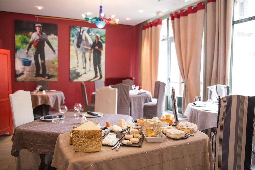 Hotel Et Restaurant Le Regina Le Puy-en-Velay Esterno foto